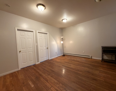 658 Warwick Street - Photo Thumbnail 3