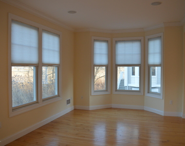 606 Park Avenue - Photo Thumbnail 3