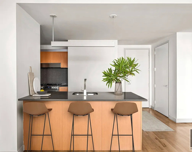 Spruce Street - Photo Thumbnail 3
