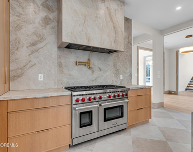 19 Clarence Avenue - Photo Thumbnail 8