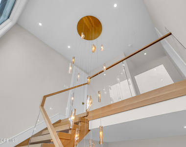19 Clarence Avenue - Photo Thumbnail 16