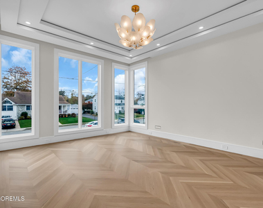 19 Clarence Avenue - Photo Thumbnail 12