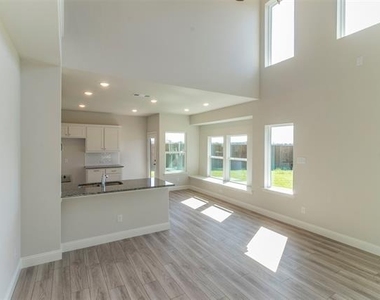 901 King Street - Photo Thumbnail 3