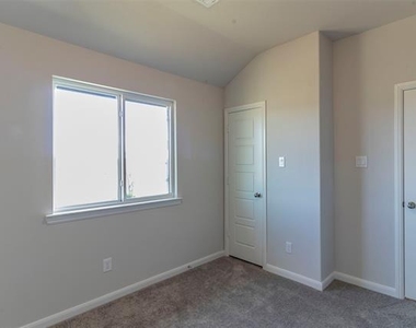 901 King Street - Photo Thumbnail 10