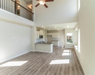 901 King Street - Photo Thumbnail 4