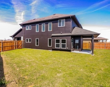 901 King Street - Photo Thumbnail 15