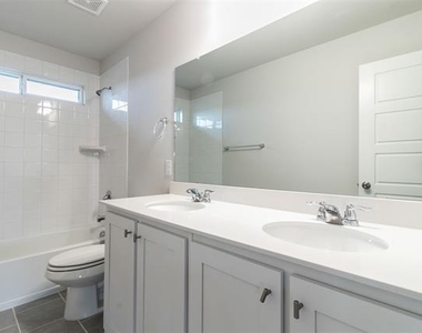 901 King Street - Photo Thumbnail 8