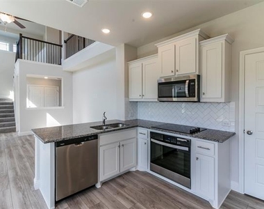 901 King Street - Photo Thumbnail 1