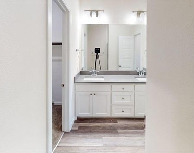 16164 Doe Lake Drive - Photo Thumbnail 14