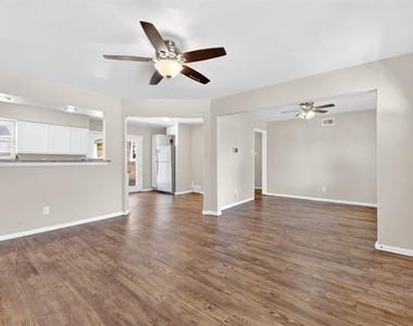 2539 Hillsboro Avenue - Photo Thumbnail 5