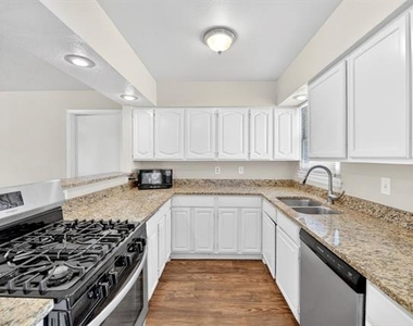 2539 Hillsboro Avenue - Photo Thumbnail 9