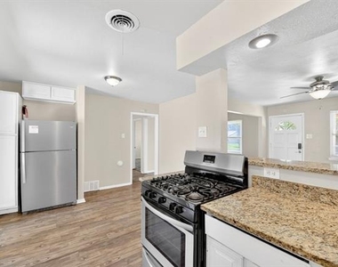 2539 Hillsboro Avenue - Photo Thumbnail 7