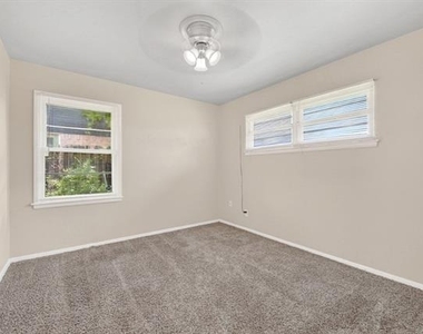 2539 Hillsboro Avenue - Photo Thumbnail 12