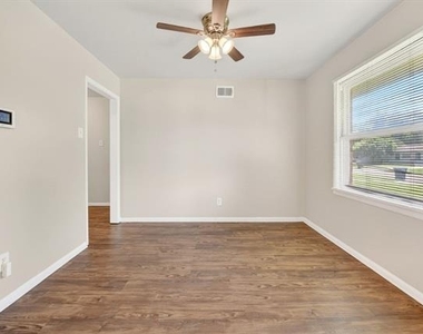2539 Hillsboro Avenue - Photo Thumbnail 4