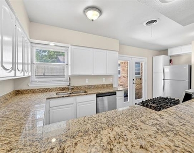 2539 Hillsboro Avenue - Photo Thumbnail 16