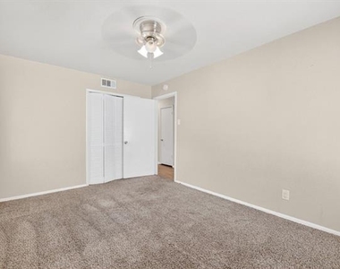 2539 Hillsboro Avenue - Photo Thumbnail 21