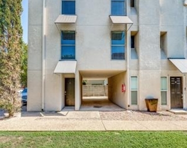 4130 Newton Avenue - Photo Thumbnail 2
