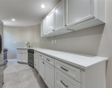 4130 Newton Avenue - Photo Thumbnail 6