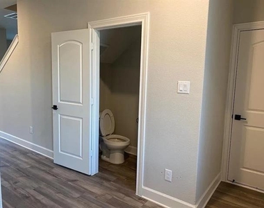 312 Lone Wolf Trail - Photo Thumbnail 3