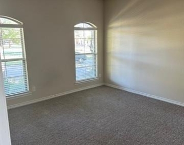 5813 Rancho Lane - Photo Thumbnail 2