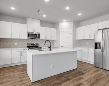7036 Guilford Court - Photo Thumbnail 6