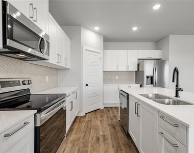 7036 Guilford Court - Photo Thumbnail 7