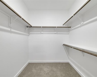 7036 Guilford Court - Photo Thumbnail 17