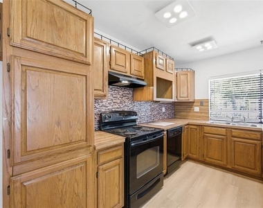 3053 Villa Sur Trail - Photo Thumbnail 12