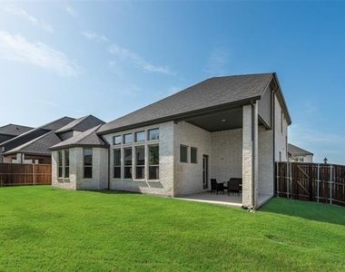211 Coyote Creek Drive - Photo Thumbnail 32