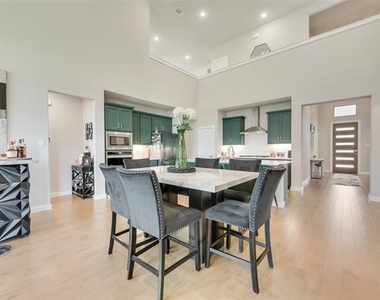 211 Coyote Creek Drive - Photo Thumbnail 5