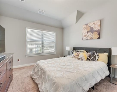 211 Coyote Creek Drive - Photo Thumbnail 28