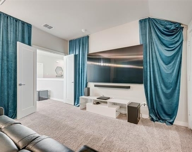 211 Coyote Creek Drive - Photo Thumbnail 25