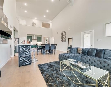 211 Coyote Creek Drive - Photo Thumbnail 4