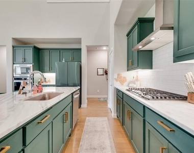 211 Coyote Creek Drive - Photo Thumbnail 9