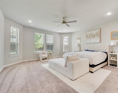 211 Coyote Creek Drive - Photo Thumbnail 18