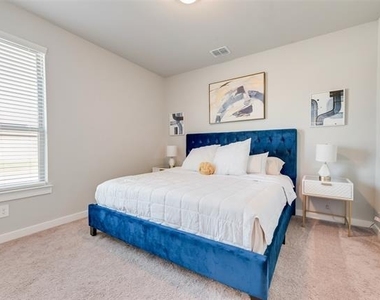 211 Coyote Creek Drive - Photo Thumbnail 14