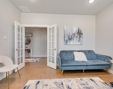 211 Coyote Creek Drive - Photo Thumbnail 12