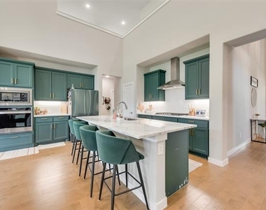211 Coyote Creek Drive - Photo Thumbnail 6