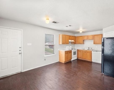 404 Kings Way Drive - Photo Thumbnail 3