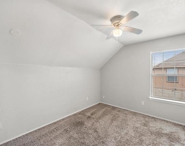 404 Kings Way Drive - Photo Thumbnail 15