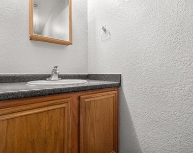 404 Kings Way Drive - Photo Thumbnail 11