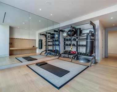 1747 Leonard Street - Photo Thumbnail 16