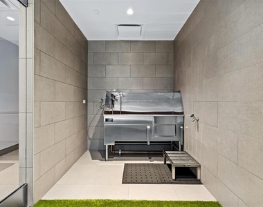 1747 Leonard Street - Photo Thumbnail 31