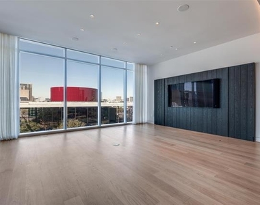 1747 Leonard Street - Photo Thumbnail 14