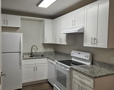 7800 Irish Drive - Photo Thumbnail 8