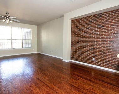2557 Jacobson Drive - Photo Thumbnail 5