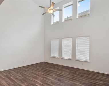 5341 Archway Drive - Photo Thumbnail 4
