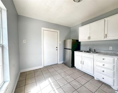 2125 Grayson Avenue - Photo Thumbnail 6