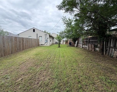 2125 Grayson Avenue - Photo Thumbnail 11