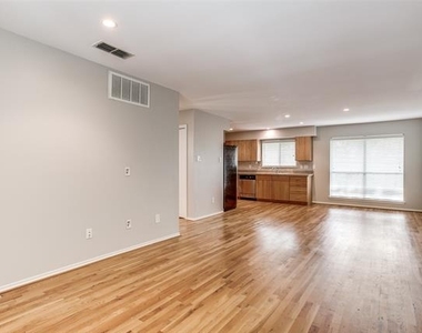 4616 W Lovers Lane - Photo Thumbnail 2